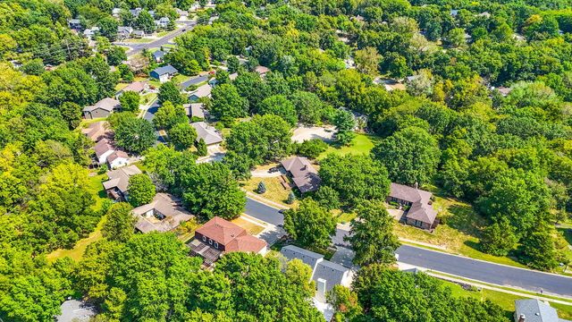 2113 OAK CLIFF DR, Columbia, MO 65203