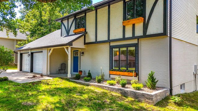 2113 OAK CLIFF DR, Columbia, MO 65203