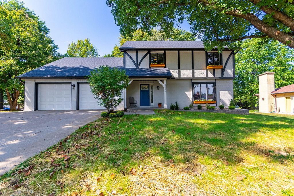 2113 OAK CLIFF DR, Columbia, MO 65203