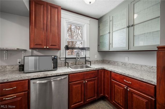 4002 Carlyle Avenue, Cleveland, OH 44109