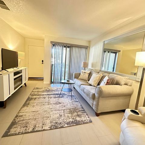 2821 N Los Felices Circle W 114, Palm Springs, CA 92262