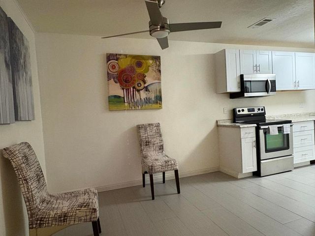 2821 N Los Felices Circle W 114, Palm Springs, CA 92262