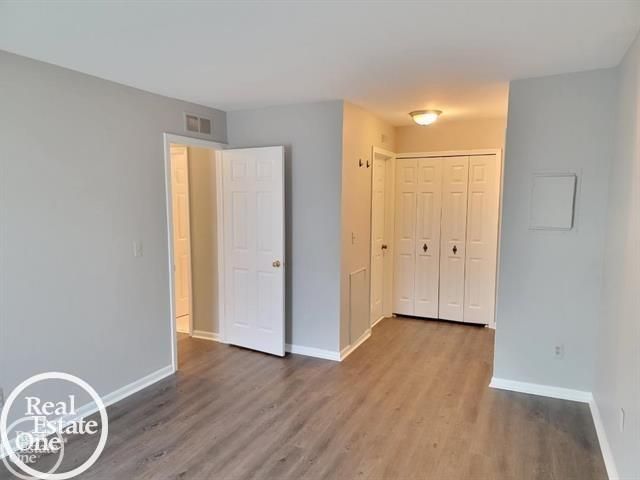 203 Sunset Lane, St Clair Shores, MI 48082
