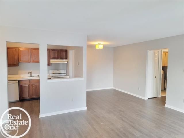 203 Sunset Lane, St Clair Shores, MI 48082