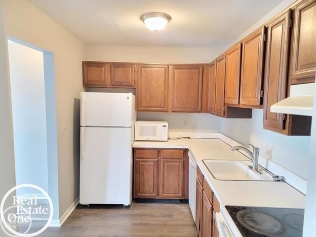 203 Sunset Lane, St Clair Shores, MI 48082