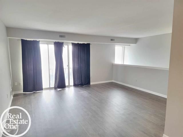 203 Sunset Lane, St Clair Shores, MI 48082