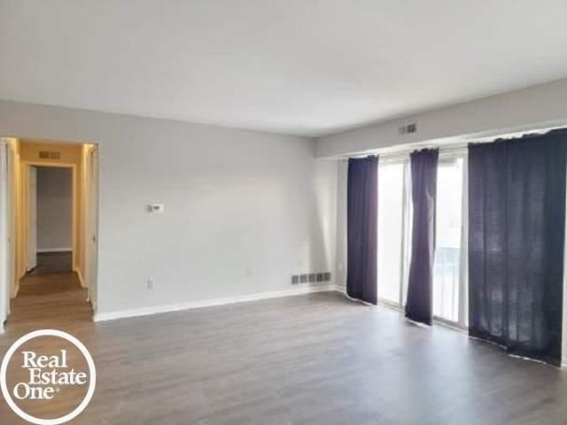 203 Sunset Lane, St Clair Shores, MI 48082