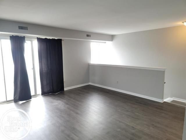 203 Sunset Lane, St Clair Shores, MI 48082