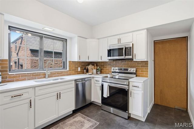 7301 Ravinia Drive, Pasadena Hills, MO 63121