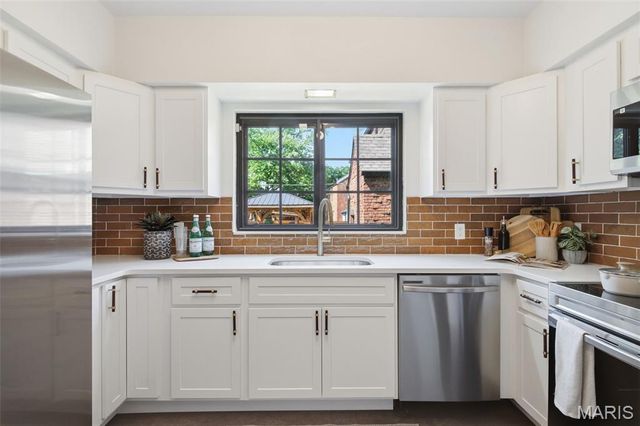 7301 Ravinia Drive, Pasadena Hills, MO 63121