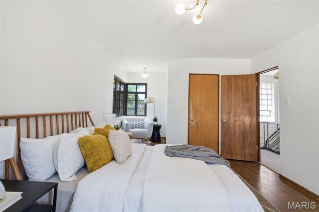 7301 Ravinia Drive, Pasadena Hills, MO 63121