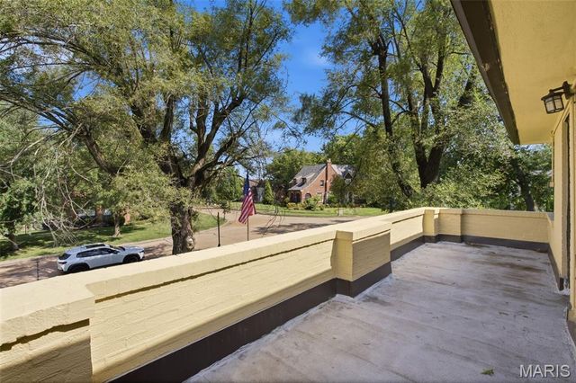 7301 Ravinia Drive, Pasadena Hills, MO 63121