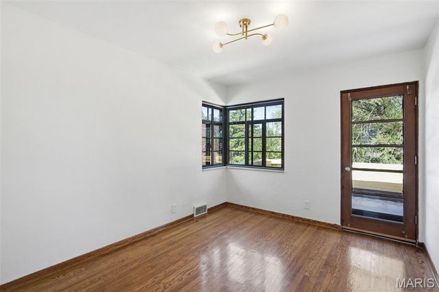 7301 Ravinia Drive, Pasadena Hills, MO 63121