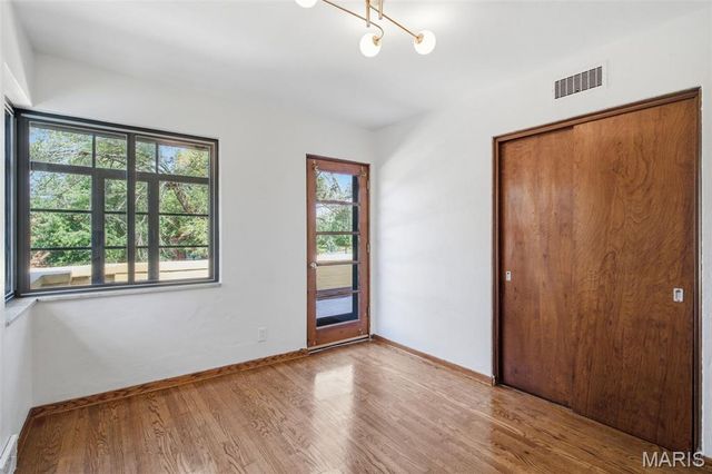 7301 Ravinia Drive, Pasadena Hills, MO 63121