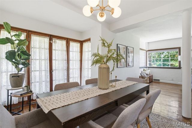 7301 Ravinia Drive, Pasadena Hills, MO 63121