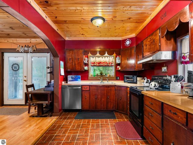 3651 Gleaner Hall Road, Kingsley, MI 49649