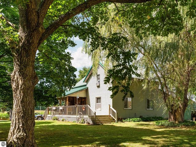 3651 Gleaner Hall Road, Kingsley, MI 49649