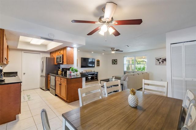 95 S BRIGGS AVENUE, Sarasota, FL 34237
