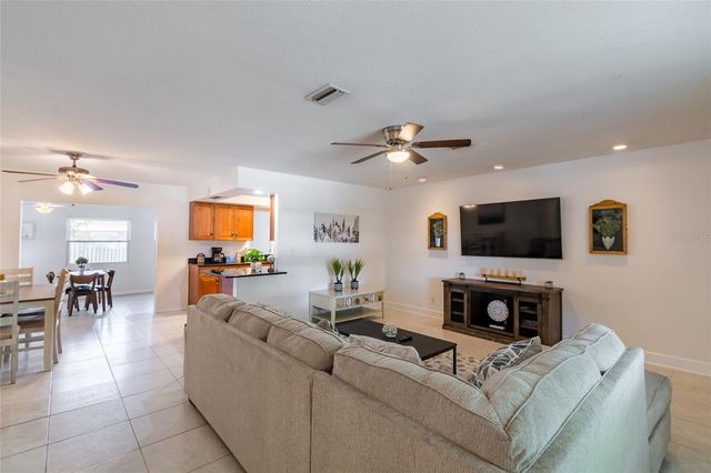 95 S BRIGGS AVENUE, Sarasota, FL 34237
