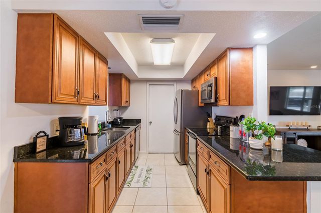 95 S BRIGGS AVENUE, Sarasota, FL 34237