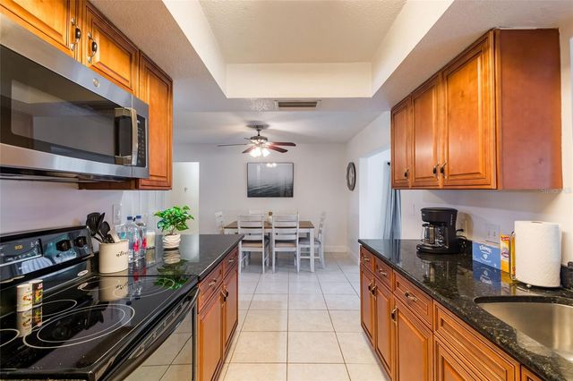95 S BRIGGS AVENUE, Sarasota, FL 34237