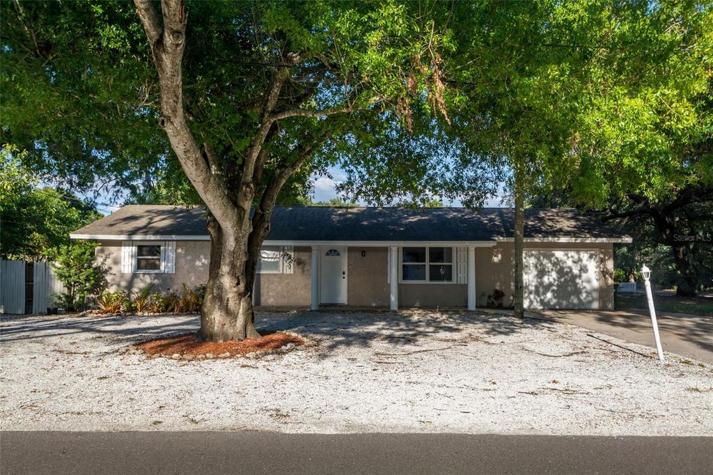 95 S BRIGGS AVENUE, Sarasota, FL 34237