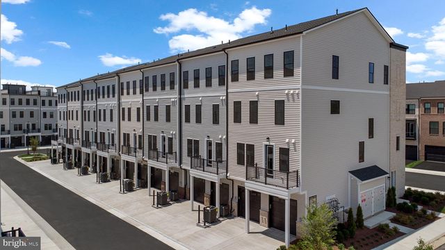 43305 FARRINGDON SQ, Broadlands, VA 20148