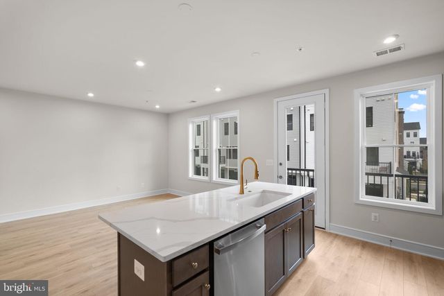 43305 FARRINGDON SQ, Broadlands, VA 20148