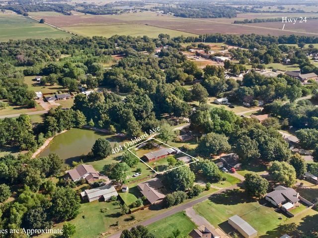 404 Oakland Avenue, Washington, OK 73093