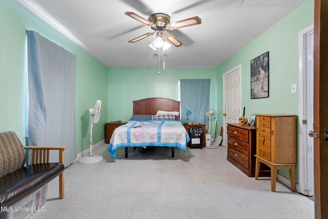 15401 Orleans Drive, Biloxi, MS 39532