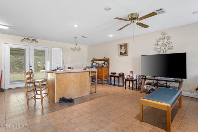 15401 Orleans Drive, Biloxi, MS 39532