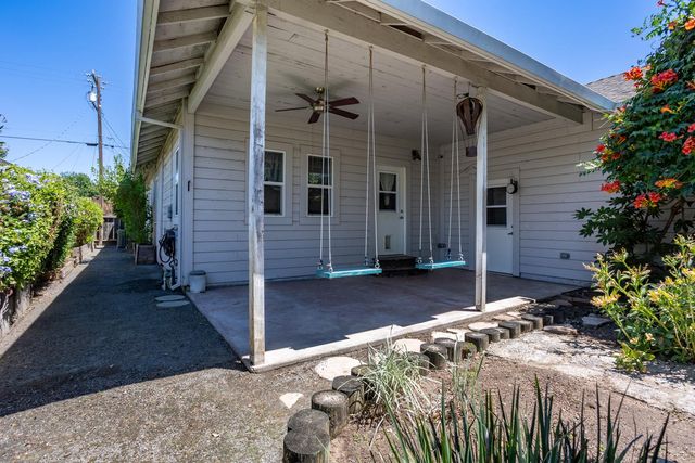184 Stanislaus Ave, Oakdale, CA 95361