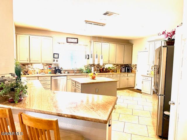 43220 Echard Avenue, Lancaster, CA 93536