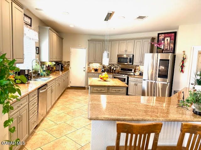 43220 Echard Avenue, Lancaster, CA 93536