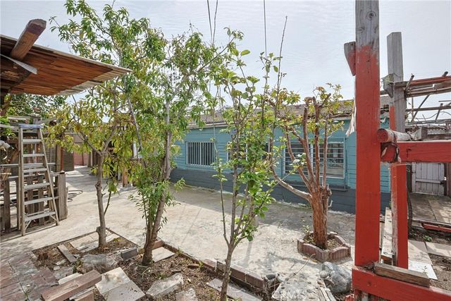 5317 W Henderson Place, Santa Ana, CA 92704