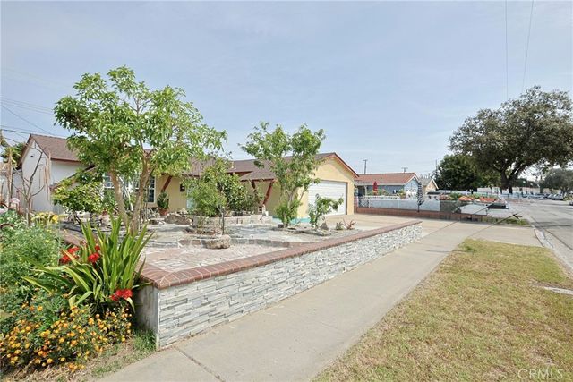 5317 W Henderson Place, Santa Ana, CA 92704