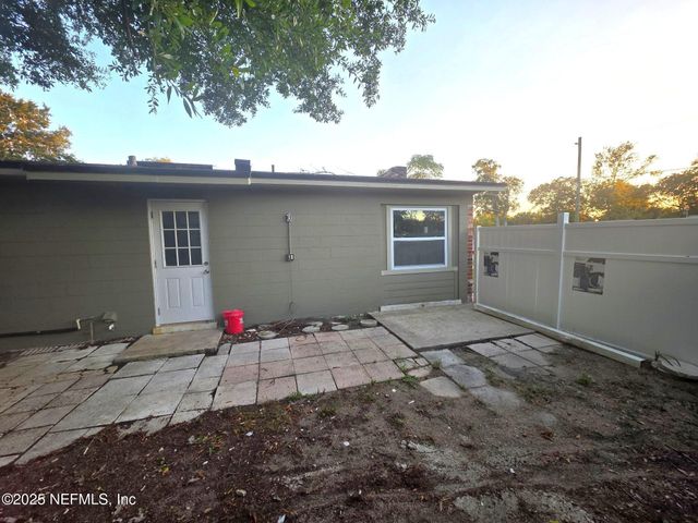 2841 DAFFODIL Circle W, Jacksonville, FL 32246