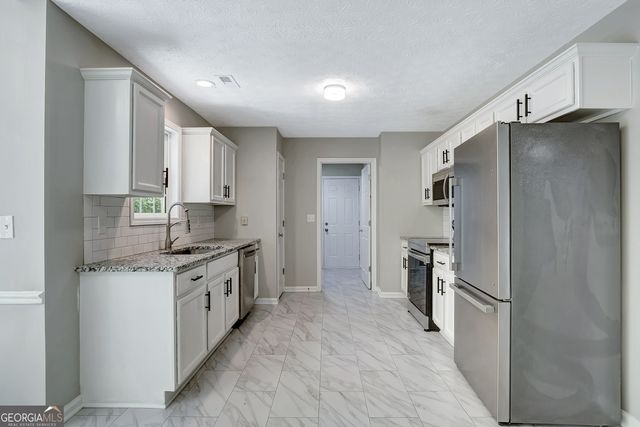 144 Sanders Davis Road, Newnan, GA 30263