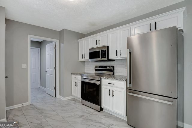 144 Sanders Davis Road, Newnan, GA 30263