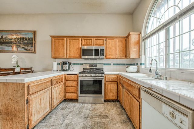 4892 E Grove Avenue, Fresno, CA 93725