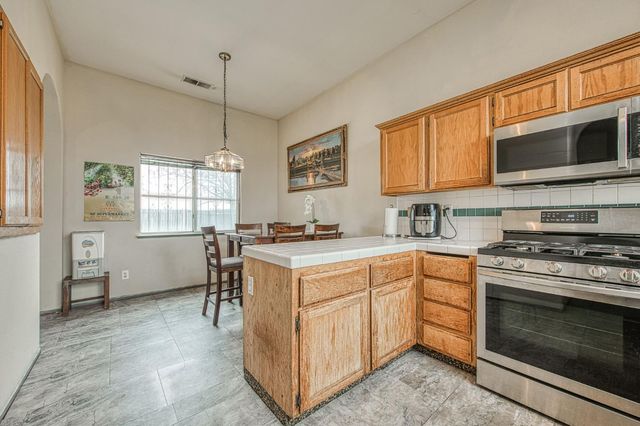 4892 E Grove Avenue, Fresno, CA 93725