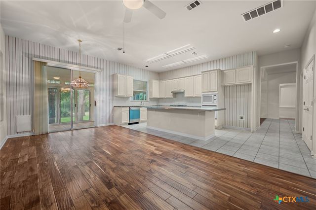 133 Crystal Springs Drive, Georgetown, TX 78633