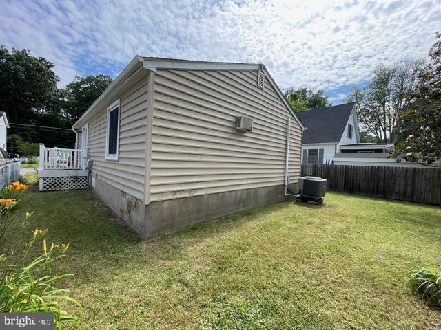 1172 CEDAR AVE, Shady Side, MD 20764