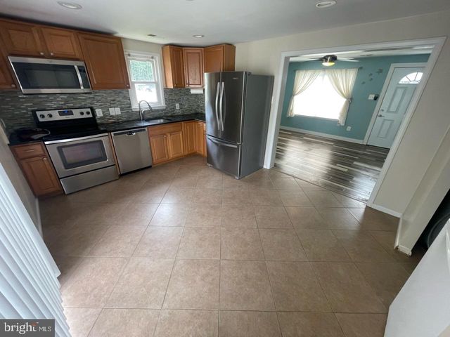 1172 CEDAR AVE, Shady Side, MD 20764
