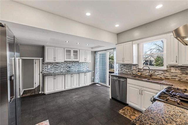 1016 NE 99th Street, Kansas City, MO 64155