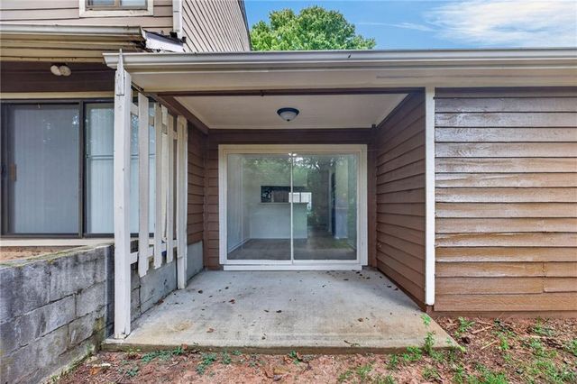 1555 Burnstone Drive, Stone Mountain, GA 30088