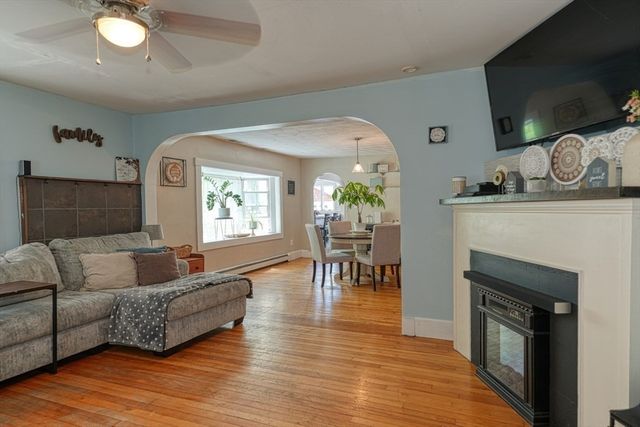 16 Dewey St, Leominster, MA 01453