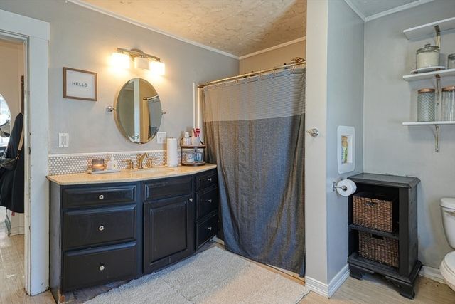 16 Dewey St, Leominster, MA 01453