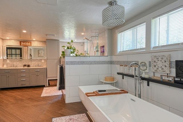 16 Dewey St, Leominster, MA 01453
