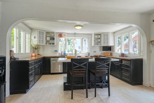 16 Dewey St, Leominster, MA 01453